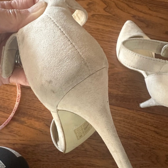 Call It Spring Natural Color Heels, Size 6 - Picture 7 of 9
